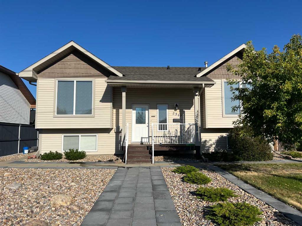 Picture of 2317 11 Avenue NE, Medicine Hat Real Estate Listing