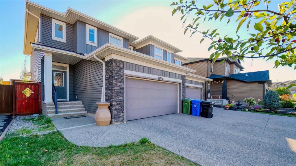 Picture of 127 Evanswood Circle NW, Calgary Real Estate Listing