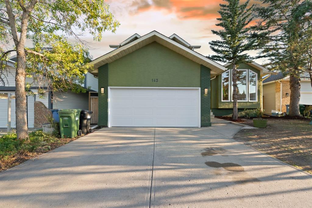 Picture of 143 Wood Valley Bay SW, Calgary Real Estate Listing