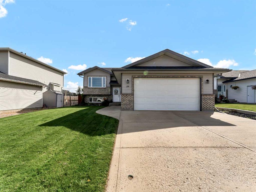 Picture of 39 Henderson Court NE, Medicine Hat Real Estate Listing