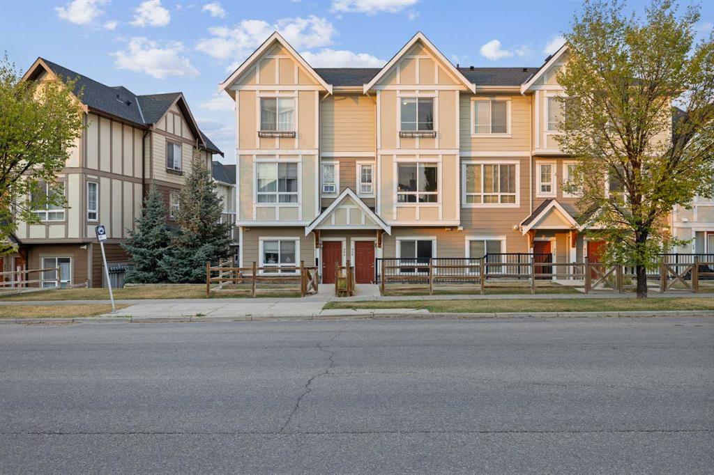 Picture of 906 Sherwood Boulevard NW, Calgary Real Estate Listing