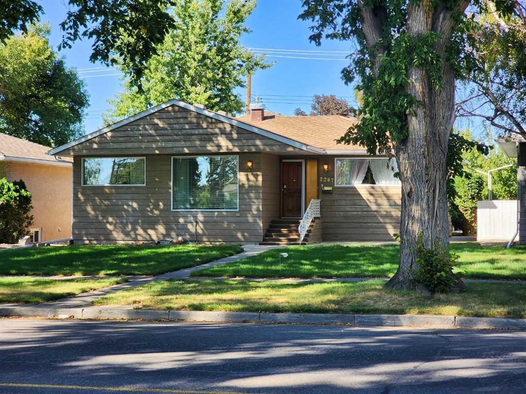 Picture of 2207 10 Avenue S, Lethbridge Real Estate Listing