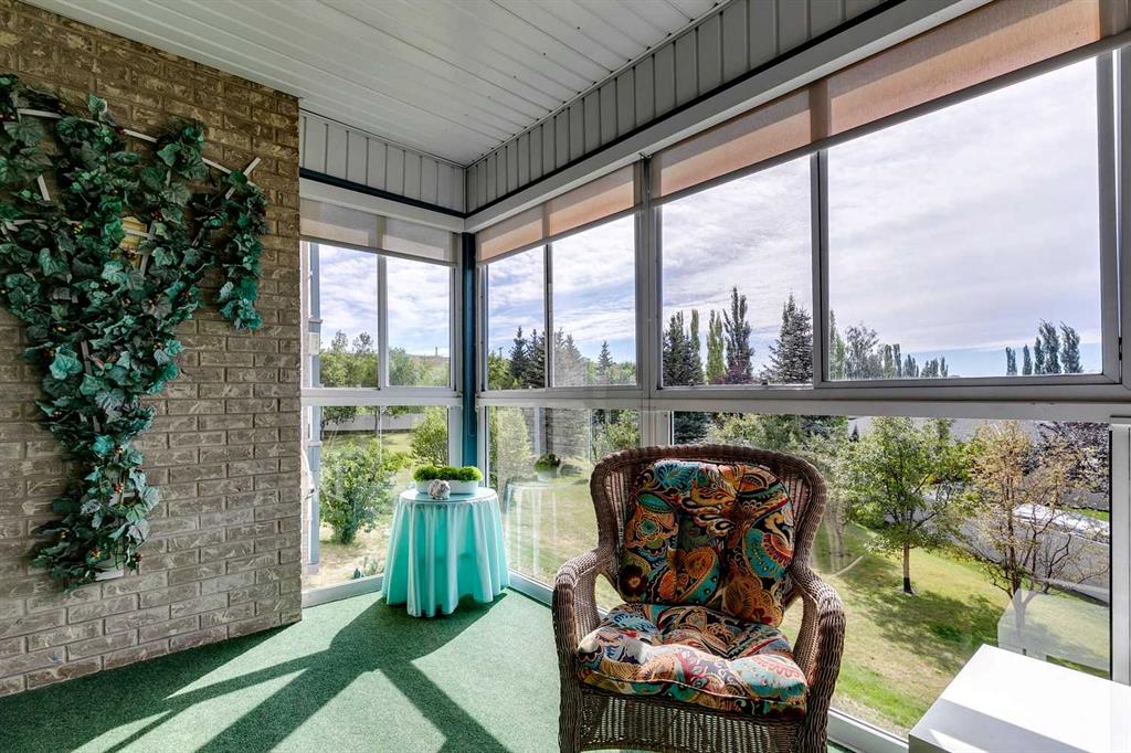 Picture of 233, 7229 Sierra Morena Boulevard SW, Calgary Real Estate Listing