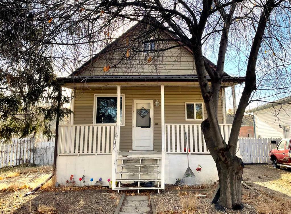 Picture of 1061 Mill Street SE, Medicine Hat Real Estate Listing