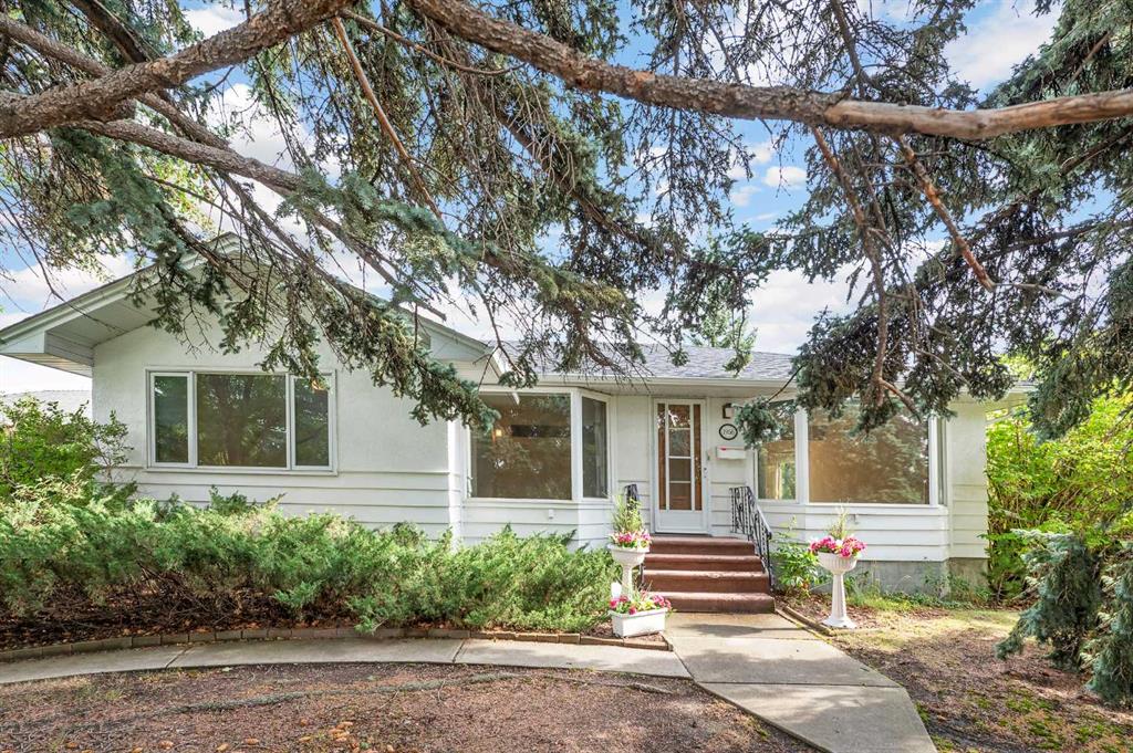 Picture of 1956 Kelwood Drive SW, Calgary Real Estate Listing