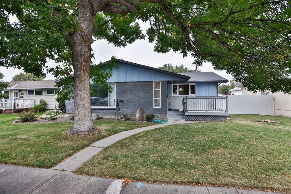 Picture of 1118 Lakeland Crescent S, Lethbridge Real Estate Listing