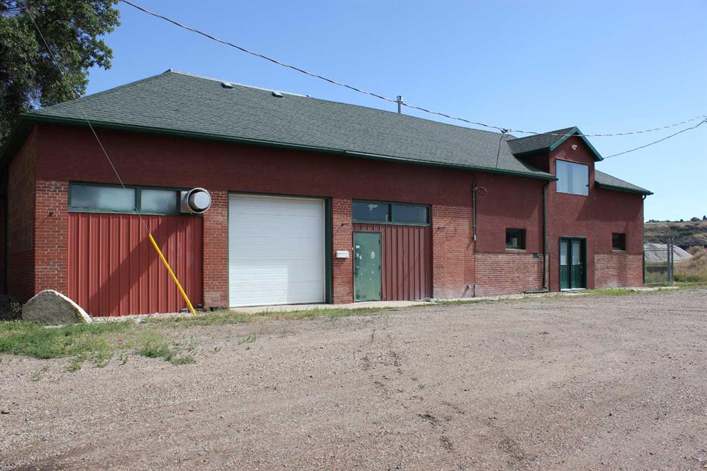 Picture of 1111 Steel Street SE, Medicine Hat Real Estate Listing