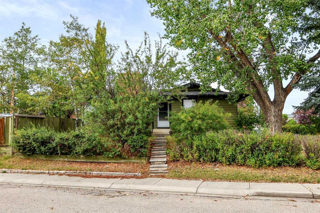 Picture of 8 Dalzell Place NW, Calgary Real Estate Listing