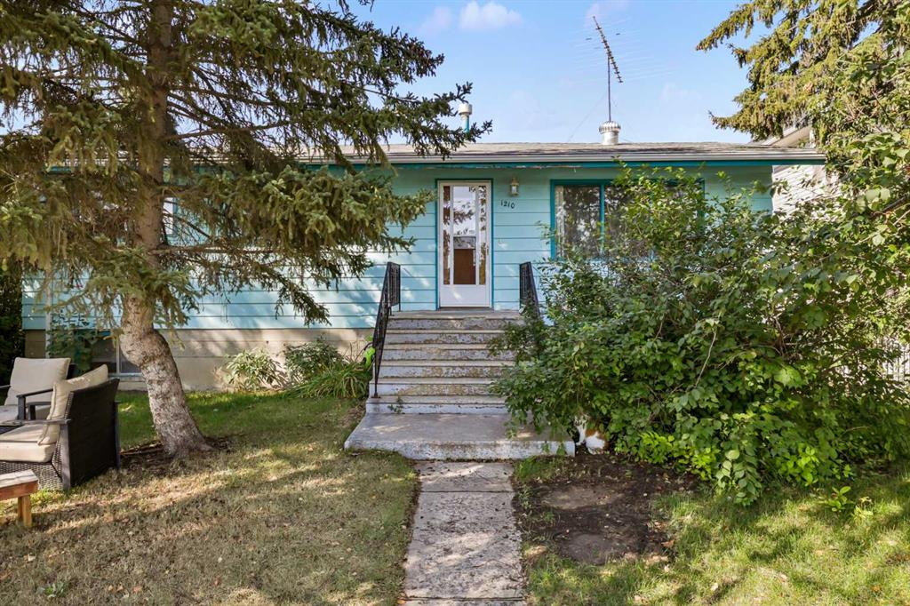 Picture of 1210 Grey Street , Carstairs Real Estate Listing