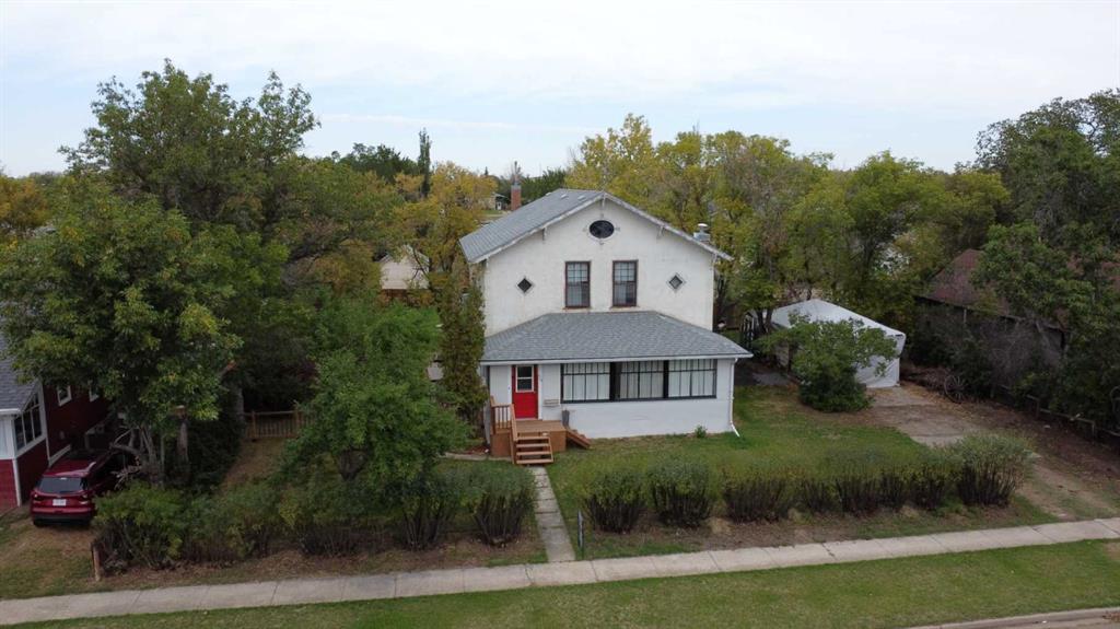 Picture of 210 4 Avenue E, Hanna Real Estate Listing