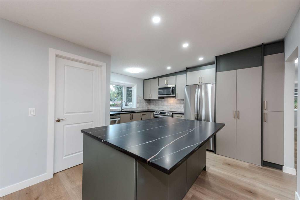 Picture of 5655 Dalhousie Drive NW, Calgary Real Estate Listing