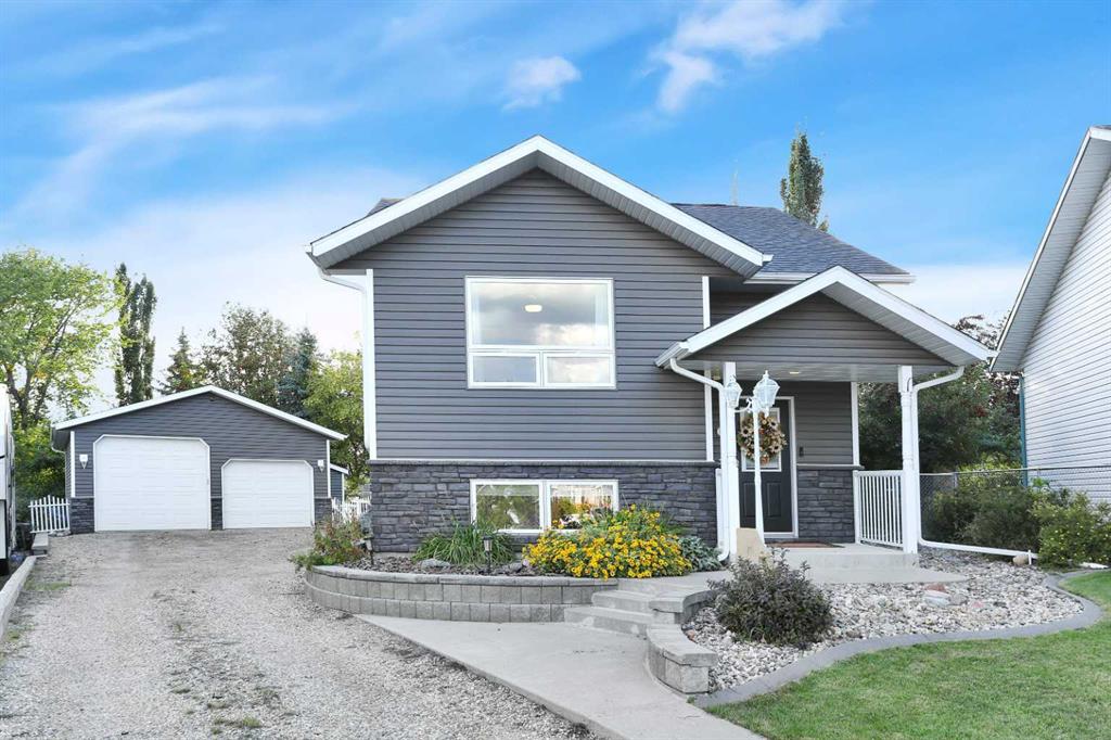 Picture of 6 Country Ridge Close , Lacombe Real Estate Listing