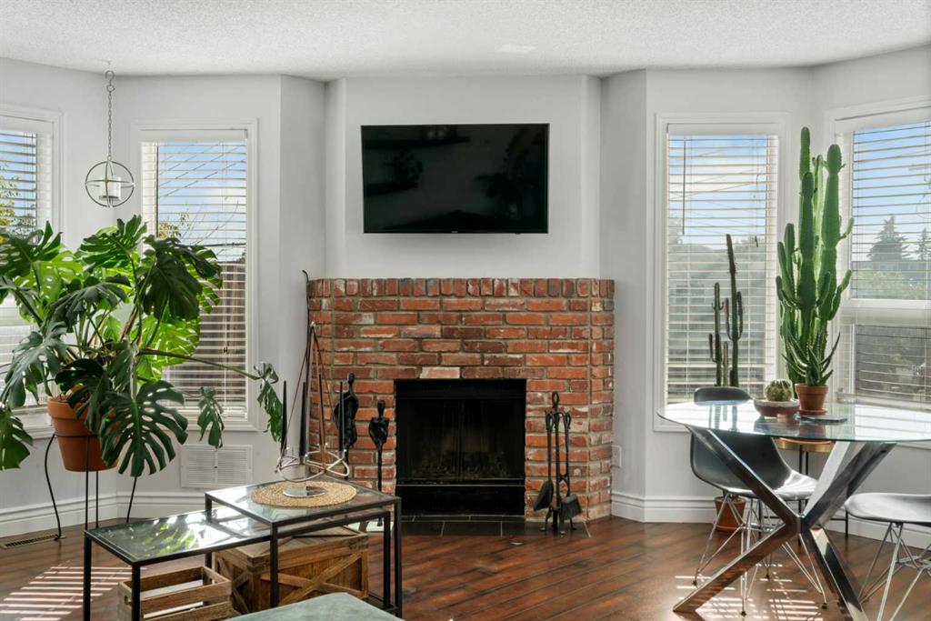 Picture of 2374 17A Street SW, Calgary Real Estate Listing