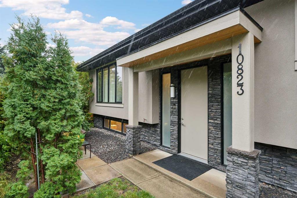 Picture of 10823 Mapleshire Crescent SE, Calgary Real Estate Listing