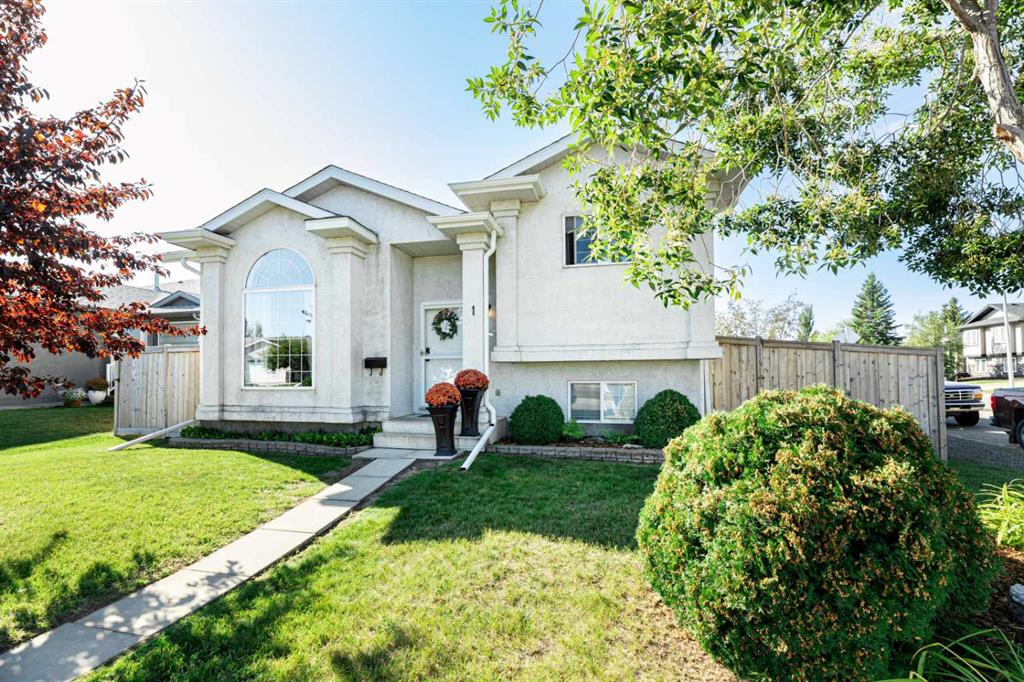 Picture of 1 Lansbury Close , Lacombe Real Estate Listing