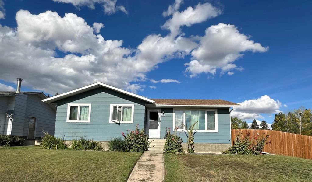 Picture of 702 Royal Drive , Trochu Real Estate Listing