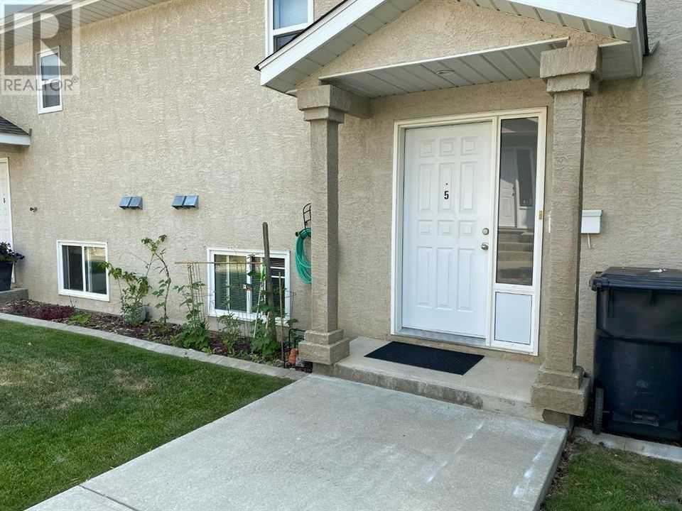 Picture of 5, 5 Tartan Boulevard W, Lethbridge Real Estate Listing