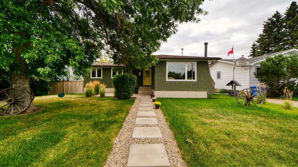 Picture of 16 Macewan Place , Carstairs Real Estate Listing