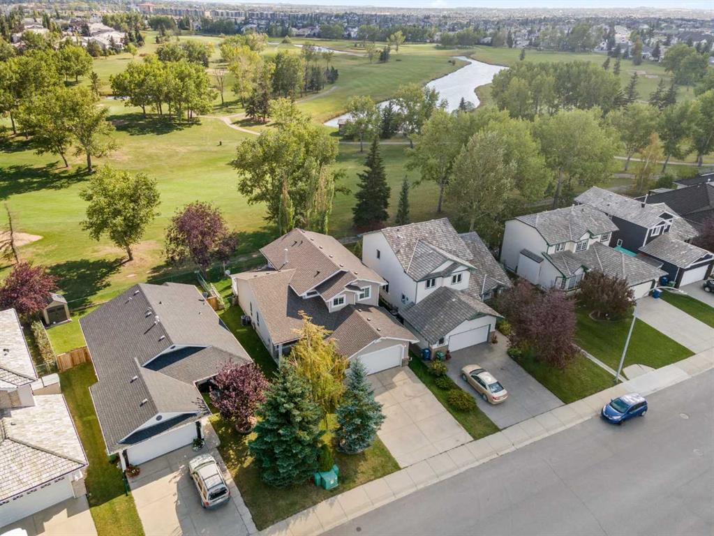 Picture of 704 Woodside Drive NW, Airdrie Real Estate Listing