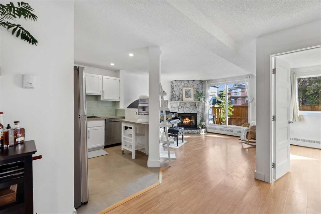 Picture of 4, 2027 34 Avenue SW, Calgary Real Estate Listing