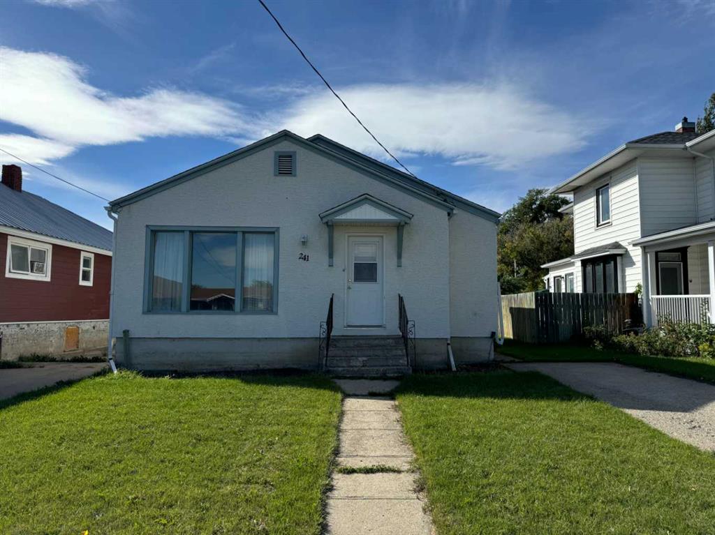 Picture of 241 1 Street W, Cardston Real Estate Listing