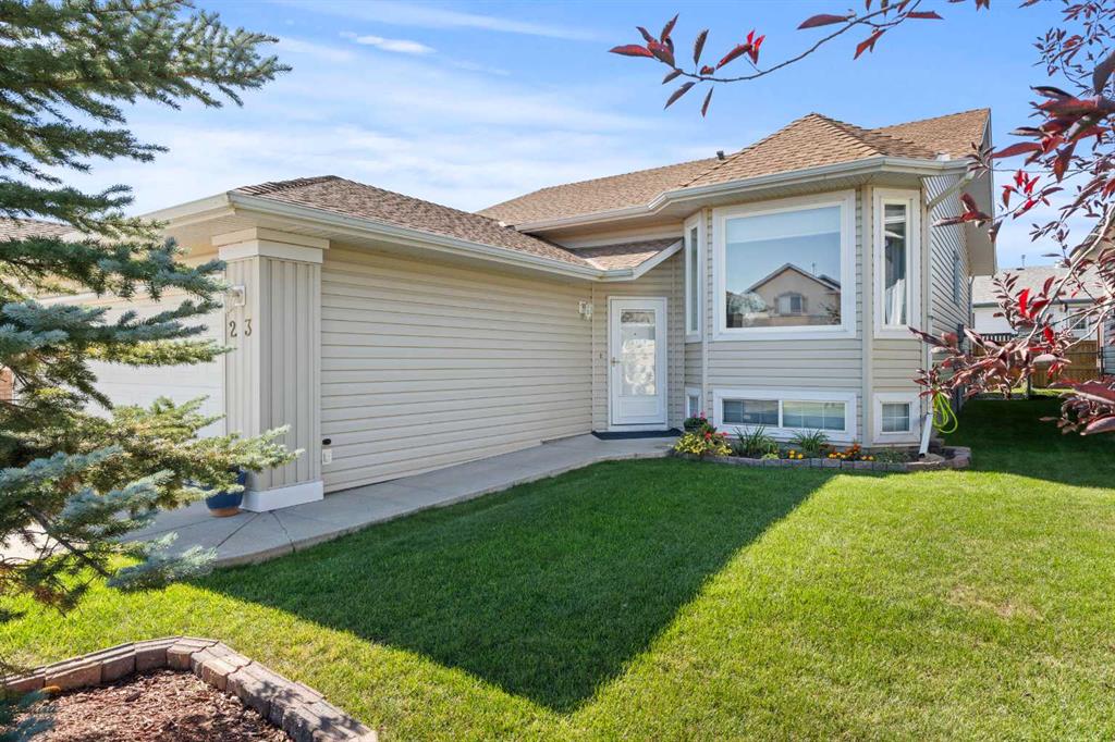 Picture of 23 Willowbrook Crescent NW, Airdrie Real Estate Listing