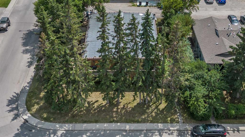 Picture of 7703 41 Avenue NW, Calgary Real Estate Listing