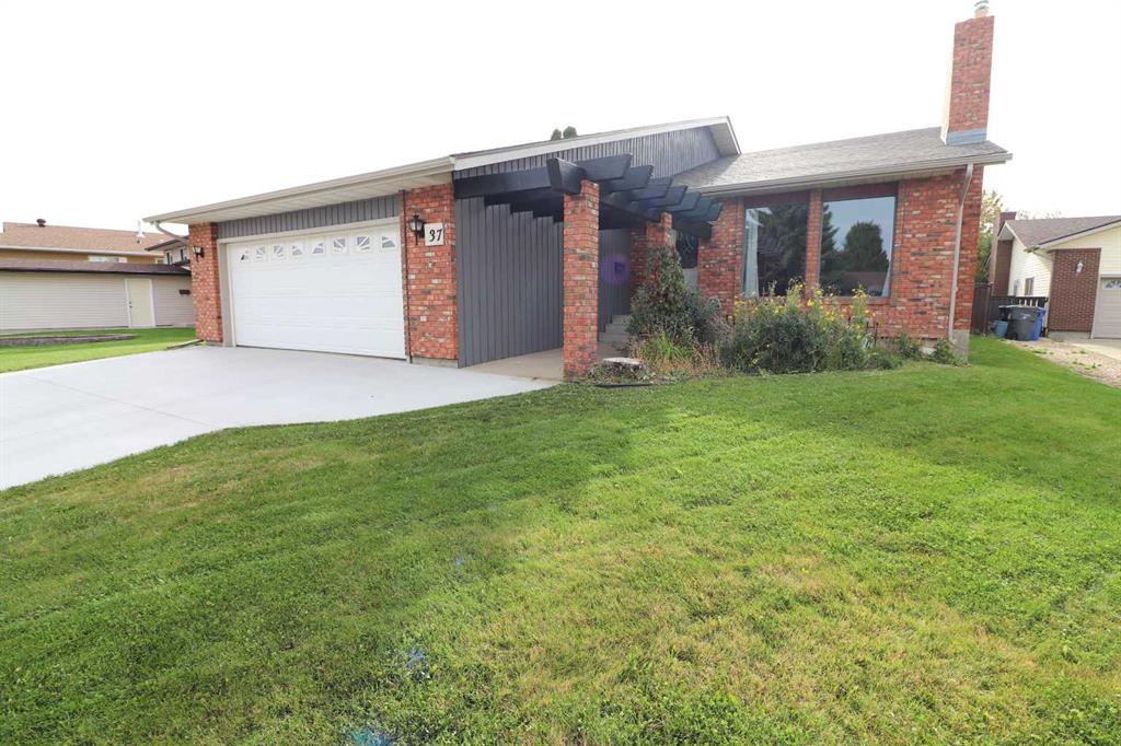 Picture of 37 Buttercup Court SE, Medicine Hat Real Estate Listing