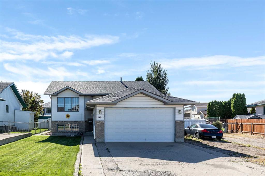 Picture of 96 Shannon Drive SE, Medicine Hat Real Estate Listing