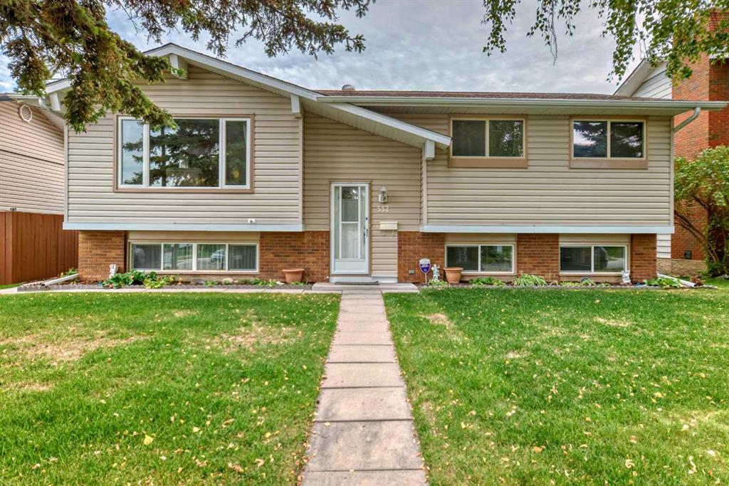 Picture of 532 Queensland Circle SE, Calgary Real Estate Listing