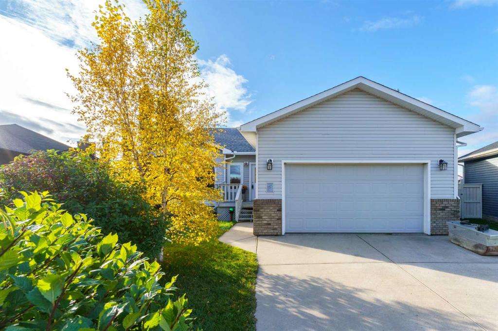 Picture of 752 Stonehaven Drive , Carstairs Real Estate Listing