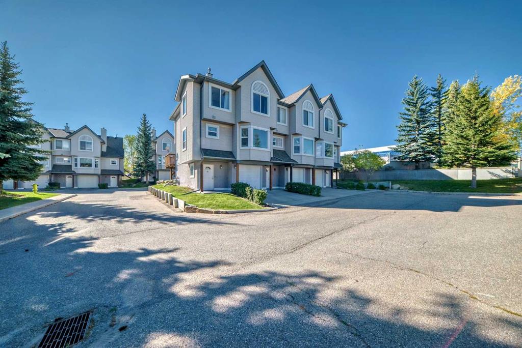 Picture of 27 sandarac Villas NW, Calgary Real Estate Listing