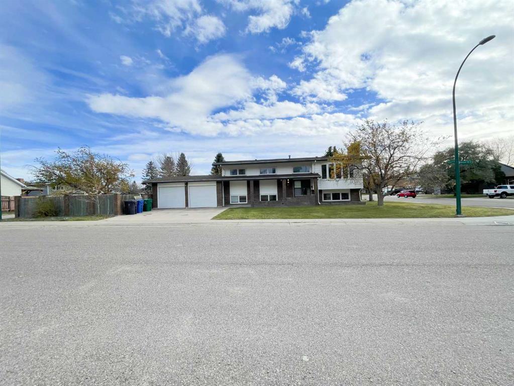 Picture of 10 Sheridan Road W, Lethbridge Real Estate Listing