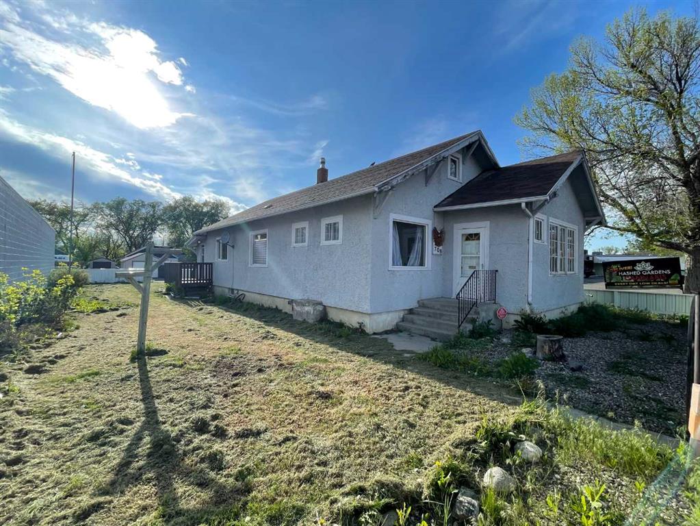 Picture of 708 13 Street N, Lethbridge Real Estate Listing