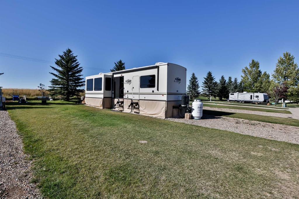 Picture of 18 King Fisher Lane , Rural Vulcan County Real Estate Listing