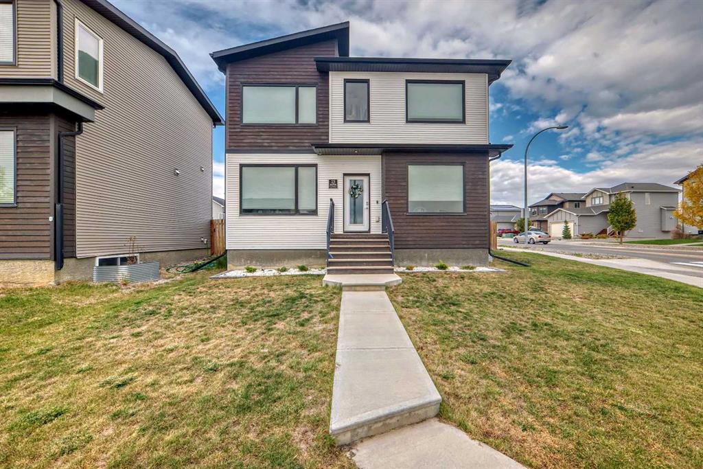 Picture of 23 Country Meadows Boulevard W, Lethbridge Real Estate Listing