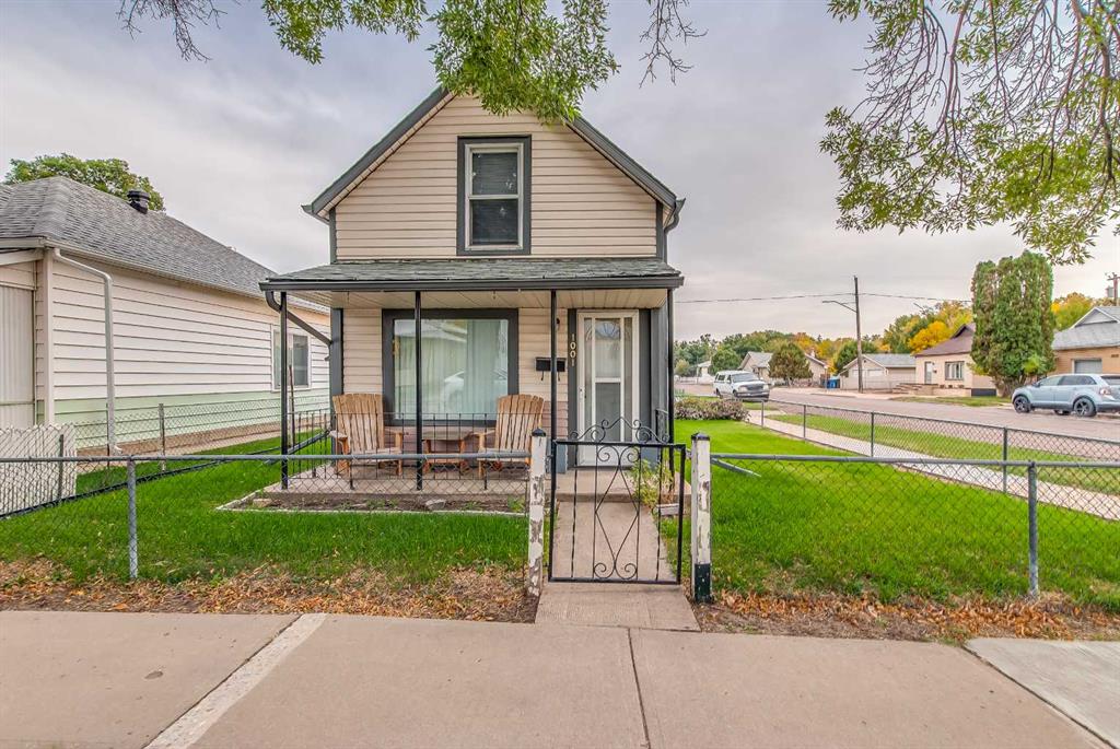 Picture of 1001 Yuill Street SE, Medicine Hat Real Estate Listing