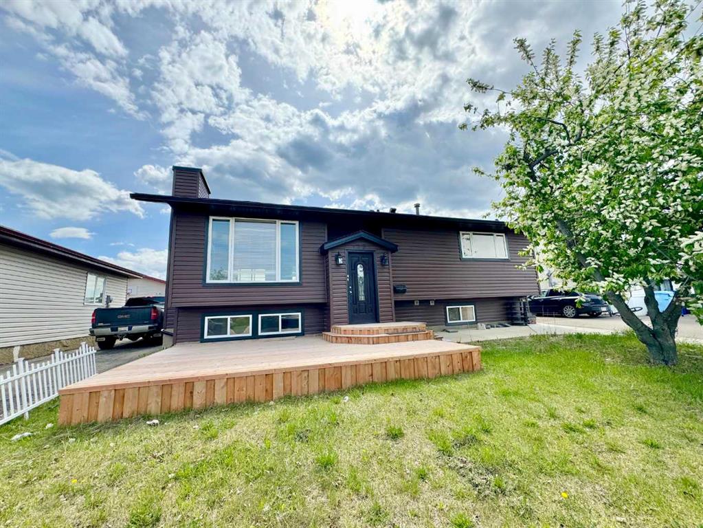 Picture of 122 Leigh Crescent , Fort McMurray Real Estate Listing