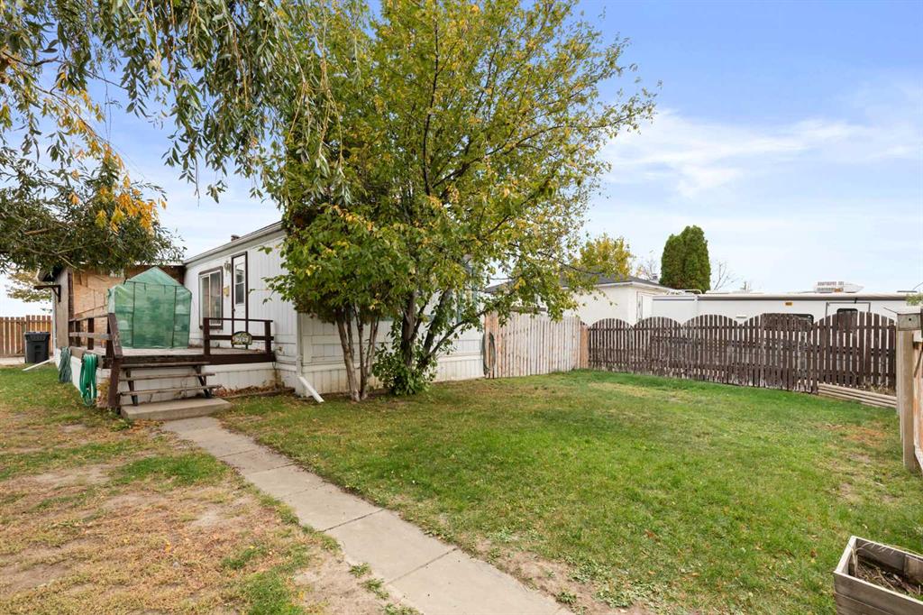 Picture of 715 7 Street SE, Redcliff Real Estate Listing