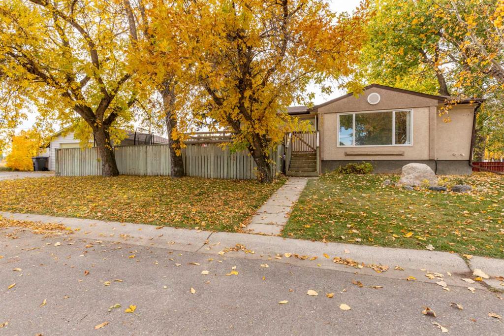 Picture of 5008 4 Street , Coalhurst Real Estate Listing