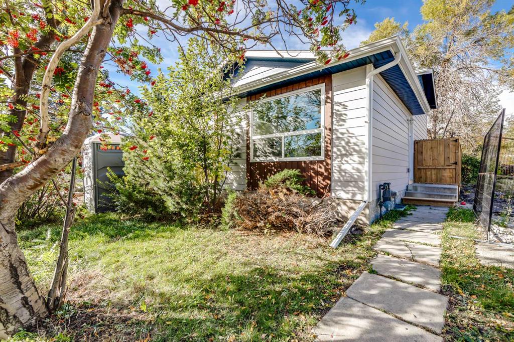 Picture of 171 Castleglen Way NE, Calgary Real Estate Listing