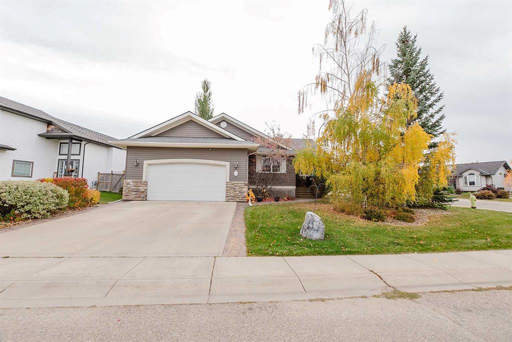 Picture of 1 Lyon Crescent , Sylvan Lake Real Estate Listing