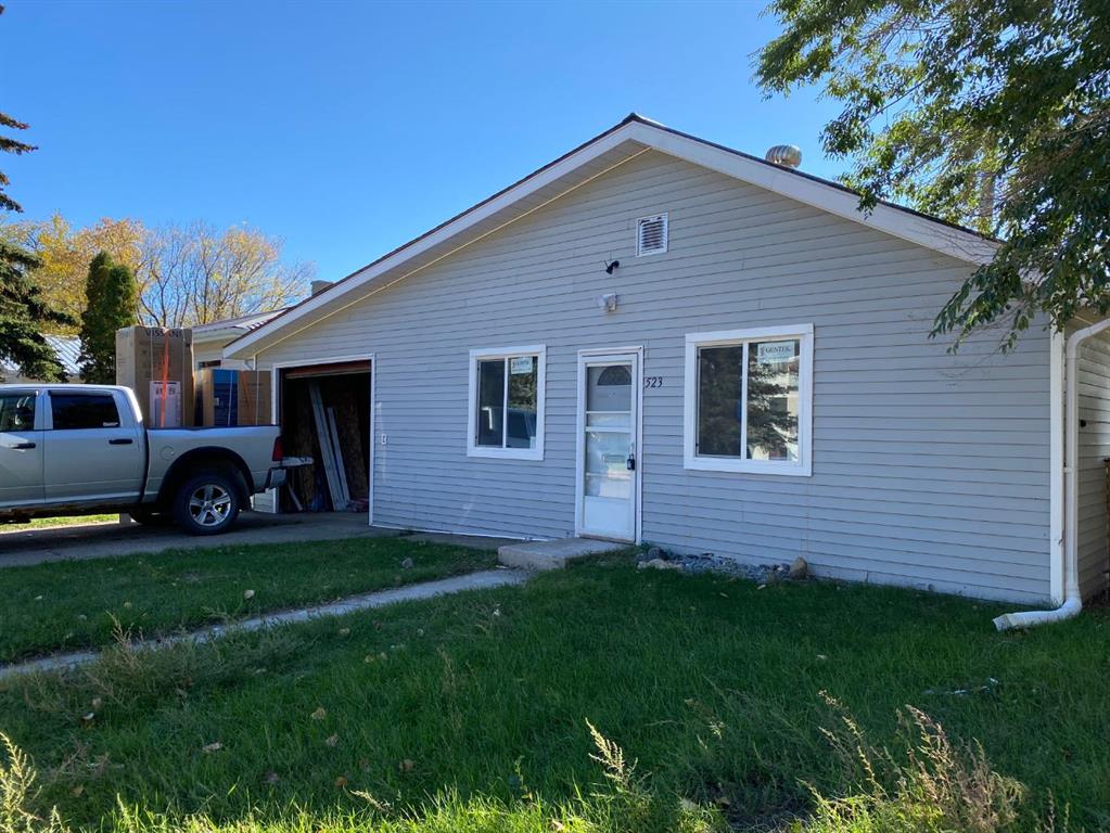 Picture of 523 1A Avenue E, Brooks Real Estate Listing