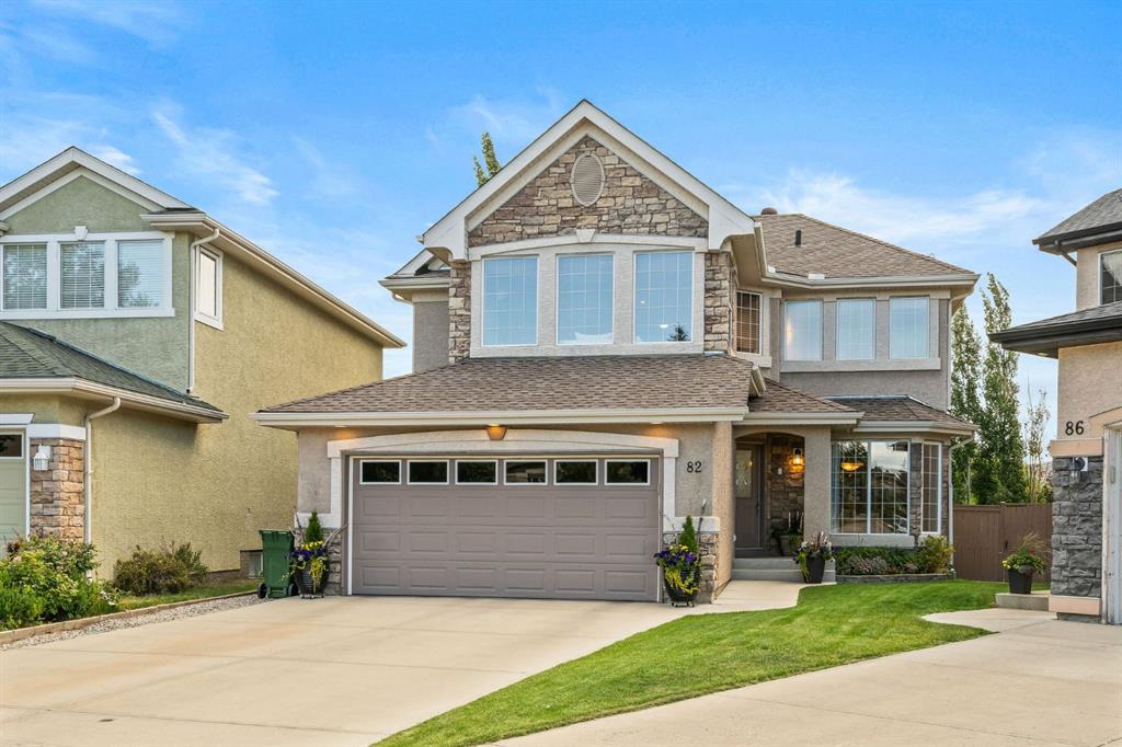 Picture of 82 Everwillow Close SW, Calgary Real Estate Listing