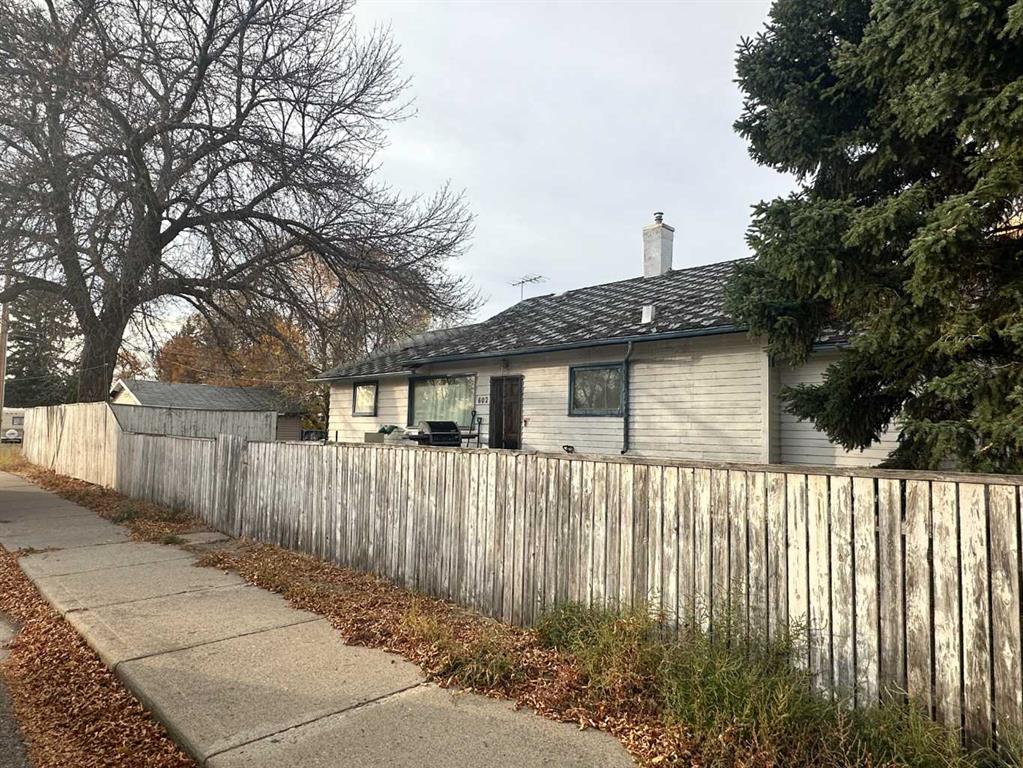 Picture of 602 12 Street N, Lethbridge Real Estate Listing