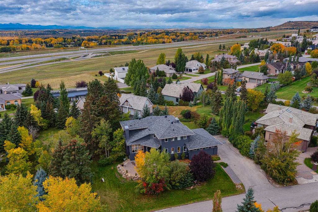 Picture of 214 Slopeview Drive SW, Calgary Real Estate Listing