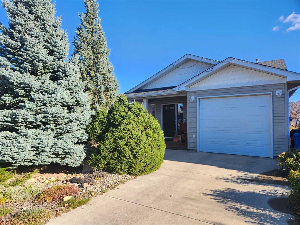 Picture of 29 Blackfoot Crescent W, Lethbridge Real Estate Listing