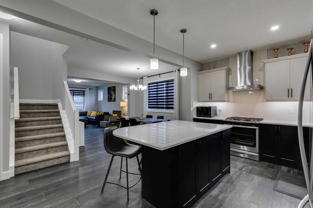 Picture of 206 Yorkville Green SW, Calgary Real Estate Listing