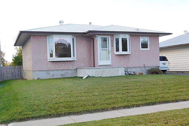 Picture of 335 48 Avenue W, Claresholm Real Estate Listing