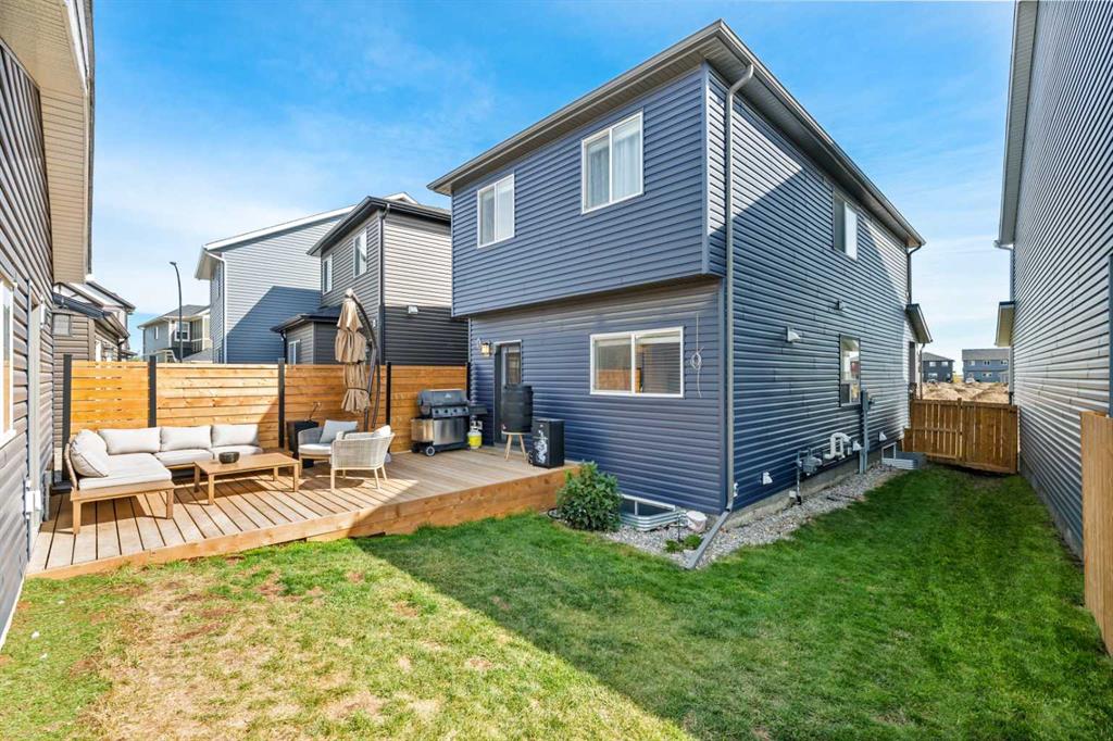 Picture of 31 Legacy Glen Rise SE, Calgary Real Estate Listing